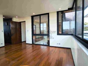 BRAND NEW LUXURY HOUSE IN THE ENCLAVE ALABANG MUNTINLUPA