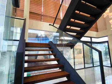 BRAND NEW LUXURY HOUSE IN THE ENCLAVE ALABANG MUNTINLUPA