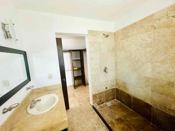 CASA EN RENTA DE 4 RECÁMARAS EN AV LAS TORRES CANCUN, QUINTANA ROO