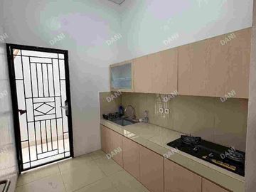 DIJUAL RUMAH  LUAS 4 KAMAR TIDUR DI RAWALUMBU BEKASI