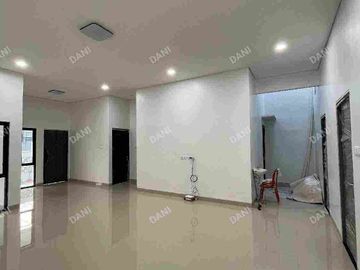 DIJUAL RUMAH  LUAS 4 KAMAR TIDUR DI RAWALUMBU BEKASI