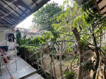 Dijual Rumah tua hitung tanah lokasi strategis dan asri di Kayu Putih