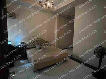 Dijual Rumah tua hitung tanah lokasi strategis dan asri di Kayu Putih