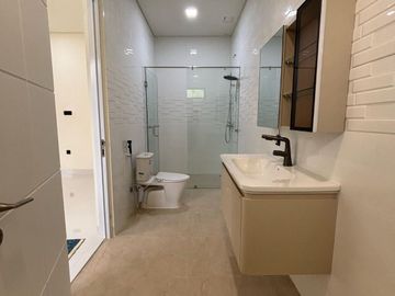 DIJUAL RUMAH BANGUNAN MANDIRI HOOK / HOEK THE EMINENT PRESTIGIA, BSD CITY