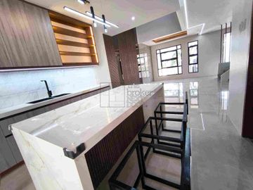 BRAND NEW MODERN HOUSE VIA KATARUNGAN VILLAGE ACCESS GATE MUNTINLUPA NEAR AYALA ALABANG VILLAGE