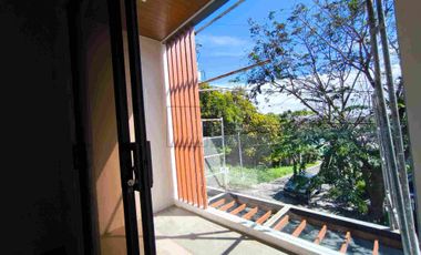BRAND NEW MODERN HOUSE VIA KATARUNGAN VILLAGE ACCESS GATE MUNTINLUPA NEAR AYALA ALABANG VILLAGE