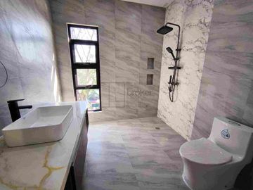 BRAND NEW MODERN HOUSE VIA KATARUNGAN VILLAGE ACCESS GATE MUNTINLUPA NEAR AYALA ALABANG VILLAGE