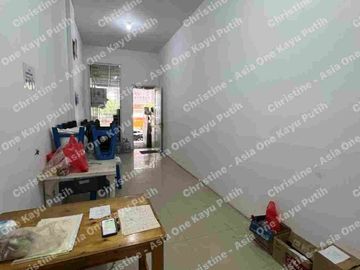 Dijual Rumah 3.5 Lantai di daerah komersil  untuk usaha