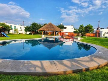 VENTA DE CASA EN RESIDENCIAL DE 2 RECÁMARAS,CON MEGA ALBERCA EN YAUTEPEC