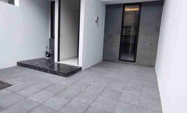 RUMAH BARU TAMAN PONDOK INDAH WIYUNG SURABAYA ROW 4 MOBIL