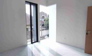 RUMAH BARU TAMAN PONDOK INDAH WIYUNG SURABAYA ROW 4 MOBIL