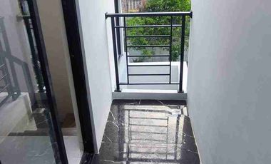 DIJUAL RUMAH BARU GRESS TAMAN PONDON INDAH WIYUNG 2 ROW 4 MOBIL
