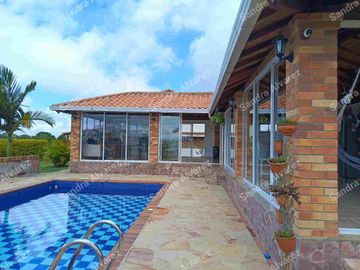 VENTA HERMOSA CASA EN LA MESA DE LOS SANTOS CON ZONAS SOCIALES