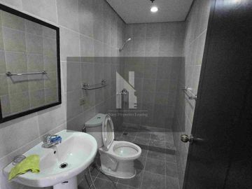 fairways tower 2BR