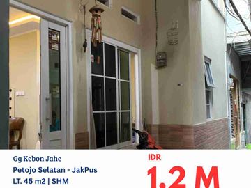 NVTDS0168 rumah rapih 3 lantai GG MOTOR di gang Kebon Jahe (masuk dari pasar Cideng Tomas) Jakarta Pusat