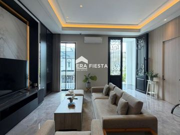 Dijual Rumah Mewah Permata Buana Jakarta Barat Full Furnished Siap Huni