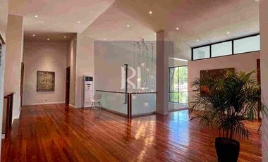 Brand-new home in Merville Park Subdivision 6BR | 6 Car park | Pool