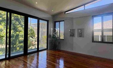 Brand-new home in Merville Park Subdivision 6BR | 6 Car park | Pool