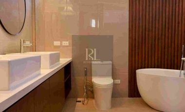 Brand-new home in Merville Park Subdivision 6BR | 6 Car park | Pool