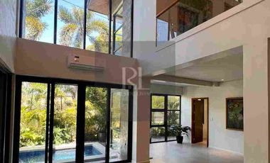 Brand-new home in Merville Park Subdivision 6BR | 6 Car park | Pool