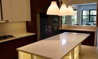Brand-new home in Merville Park Subdivision 6BR | 6 Car park | Pool