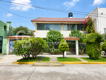 CASA EN VENTA CIUDAD SATÉLITE UBICACIÓN PRIVILEGIADA EN CIRCUITO PUERICULTORES