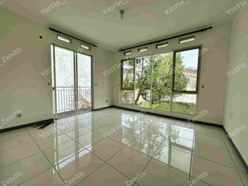 Rumah 2 Lantai Halaman Super Luas Cluster Premium KBP