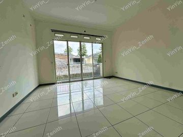 Rumah 2 Lantai Halaman Super Luas Cluster Premium KBP