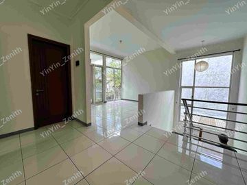 Rumah 2 Lantai Halaman Super Luas Cluster Premium KBP
