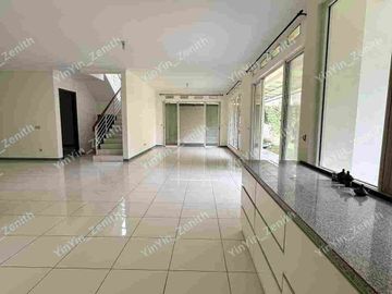 Rumah 2 Lantai Halaman Super Luas Cluster Premium KBP