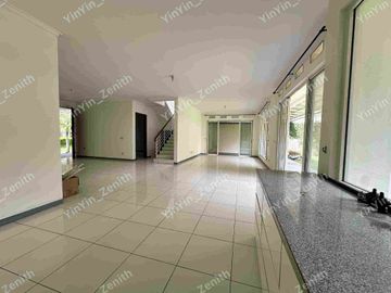 Rumah 2 Lantai Halaman Super Luas Cluster Premium KBP