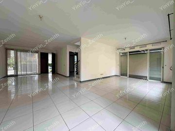 Rumah 2 Lantai Halaman Super Luas Cluster Premium KBP