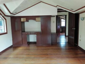 Elegant 3 Storey House & Lot for Sale in Richgate, Camp 7