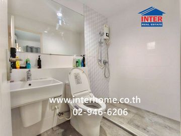 Two-story detached house, 36.1 sq.wah, Villaggio Pinklao - Salaya Village, Borommaratchachonnani Road, Bang Kruai-Salaya Road, Bang Kruai, Nonthaburi.