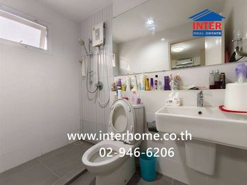 Two-story detached house, 36.1 sq.wah, Villaggio Pinklao - Salaya Village, Borommaratchachonnani Road, Bang Kruai-Salaya Road, Bang Kruai, Nonthaburi.
