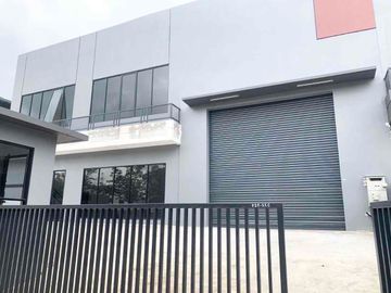 Di JUAL / SEWA gudang bangunan baru luas tanah 1000 m2 lokasi strategis dekat pintu toll dalam kawasan industri delta silicon cikarang