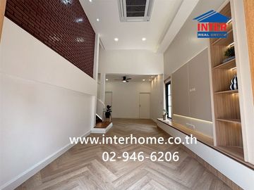 Three-story townhome, 38 sq.wa., Chuan Chuen Prachachuen 30 Village, next to Prachanukul Expressway, Soi Prachachuen 30, Prachachuen Road, Bang Sue Di