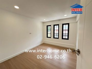 Three-story townhome, 38 sq.wa., Chuan Chuen Prachachuen 30 Village, next to Prachanukul Expressway, Soi Prachachuen 30, Prachachuen Road, Bang Sue Di