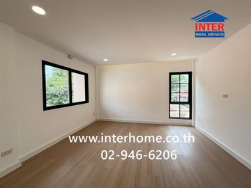 Three-story townhome, 38 sq.wa., Chuan Chuen Prachachuen 30 Village, next to Prachanukul Expressway, Soi Prachachuen 30, Prachachuen Road, Bang Sue Di
