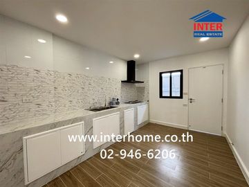 Three-story townhome, 38 sq.wa., Chuan Chuen Prachachuen 30 Village, next to Prachanukul Expressway, Soi Prachachuen 30, Prachachuen Road, Bang Sue Di
