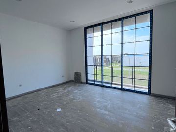 rumah mewah pik2 cluster favorit ,cluster okinawa pik2 view danau ada pool , best deals