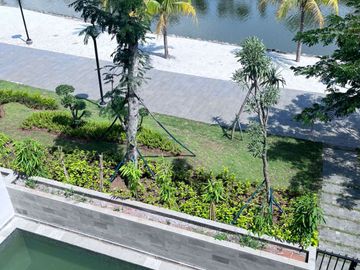 rumah mewah pik2 cluster favorit ,cluster okinawa pik2 view danau ada pool , best deals