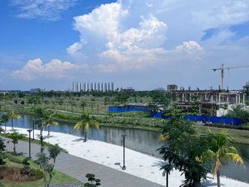 rumah mewah pik2 cluster favorit ,cluster okinawa pik2 view danau ada pool , best deals