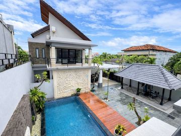 Villa Sunset Road Seminyak Bali