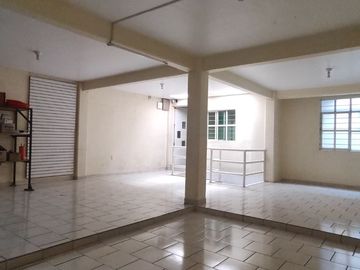 CASA CON ALTA CONECTIVIDAD CERCA DEL AEROPUERTO USO COMERCIAL EN RENTA 4 AUTOS 3 NIVELES MOCTEZUMA 2DA SECCIÓN