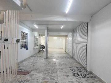 CASA CON ALTA CONECTIVIDAD CERCA DEL AEROPUERTO USO COMERCIAL EN RENTA 4 AUTOS 3 NIVELES MOCTEZUMA 2DA SECCIÓN