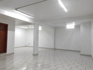 CASA CON ALTA CONECTIVIDAD CERCA DEL AEROPUERTO USO COMERCIAL EN RENTA 4 AUTOS 3 NIVELES MOCTEZUMA 2DA SECCIÓN