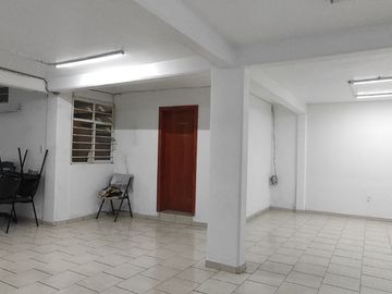 CASA CON ALTA CONECTIVIDAD CERCA DEL AEROPUERTO USO COMERCIAL EN RENTA 4 AUTOS 3 NIVELES MOCTEZUMA 2DA SECCIÓN