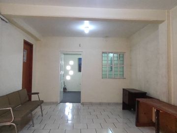 CASA CON ALTA CONECTIVIDAD CERCA DEL AEROPUERTO USO COMERCIAL EN RENTA 4 AUTOS 3 NIVELES MOCTEZUMA 2DA SECCIÓN