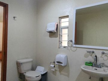 CASA CON ALTA CONECTIVIDAD CERCA DEL AEROPUERTO USO COMERCIAL EN RENTA 4 AUTOS 3 NIVELES MOCTEZUMA 2DA SECCIÓN
